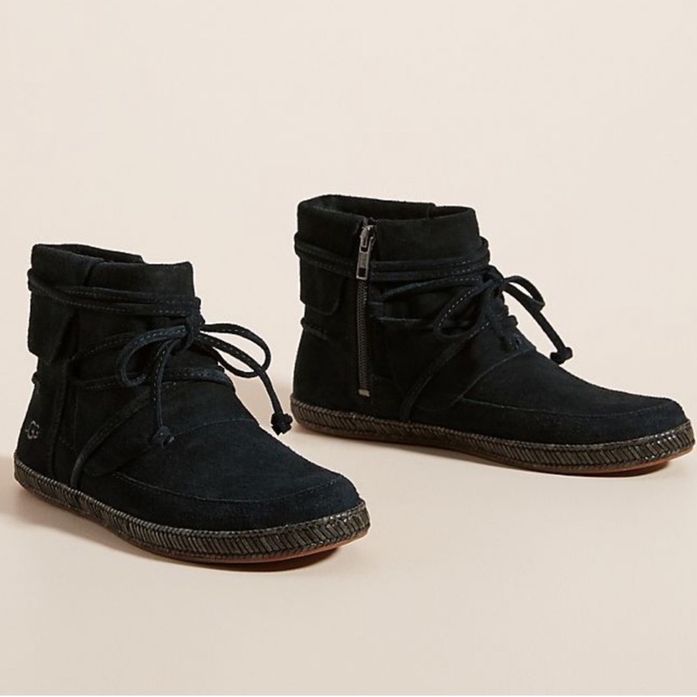 UGG Reid Moc Boots Size 8.5